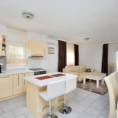 House Perci 1 Tar-Vabriga