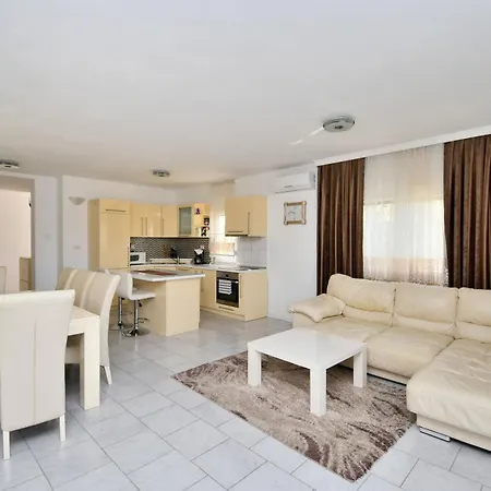 House Perci 1 Holiday home