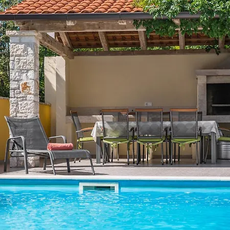 House Perci 1 Holiday home